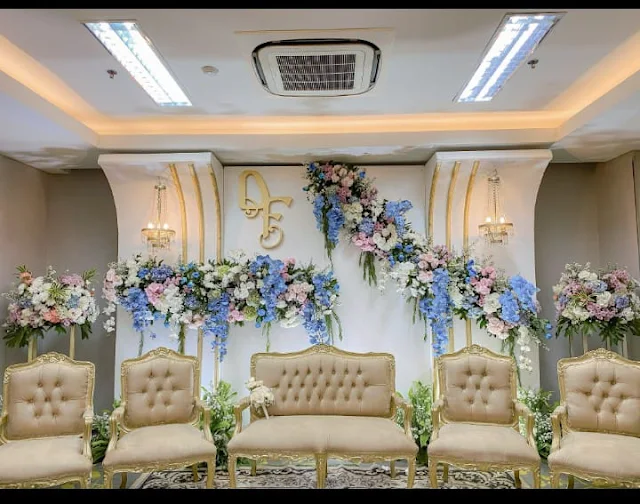 Dekorasi pelaminan resepsi pernikahan di rumah